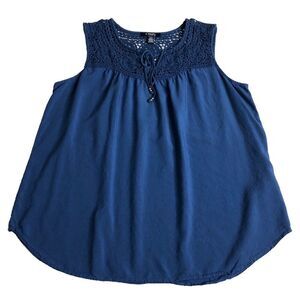 Chaps Denim Top Womens L Blue Viscose Sleeveless Crochet Neckline Boho Coastal